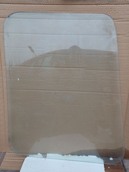 Geam usa tractor U650