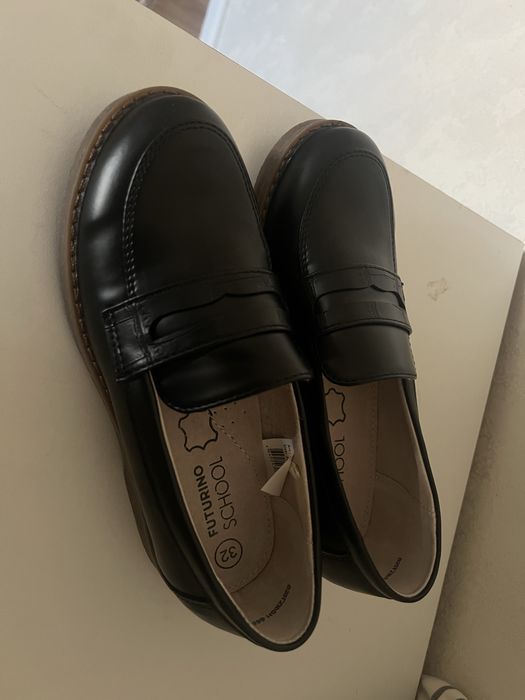 Продам туфли новые для мальчика