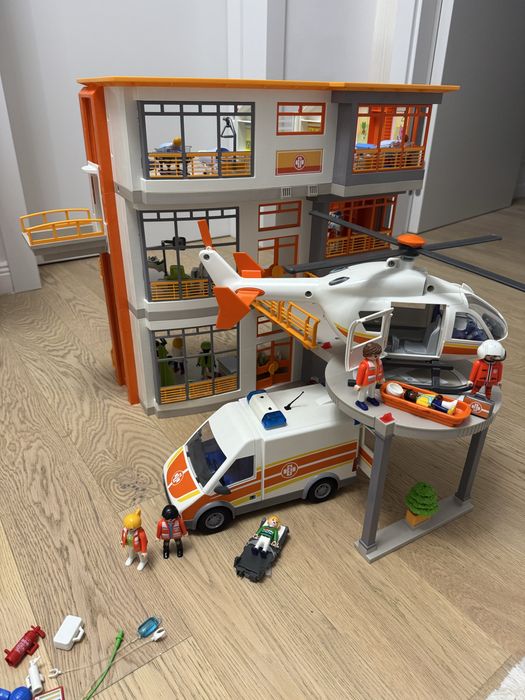 Spital Playmobil cu ambulanta si elicopter