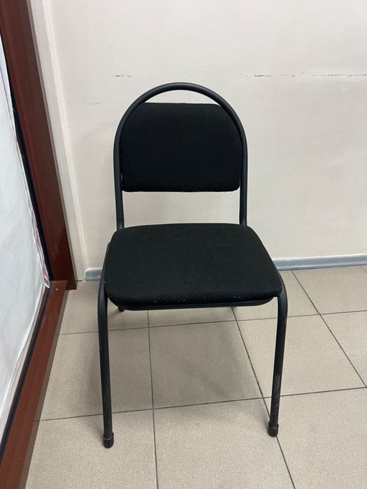 Офисные стулья..