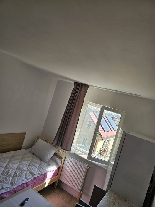 Ofer spre închiriere garsonieră,(Cameră 10 m")direct proprietar
