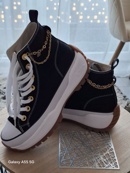 Vând teniși British,noi,mărimea 37