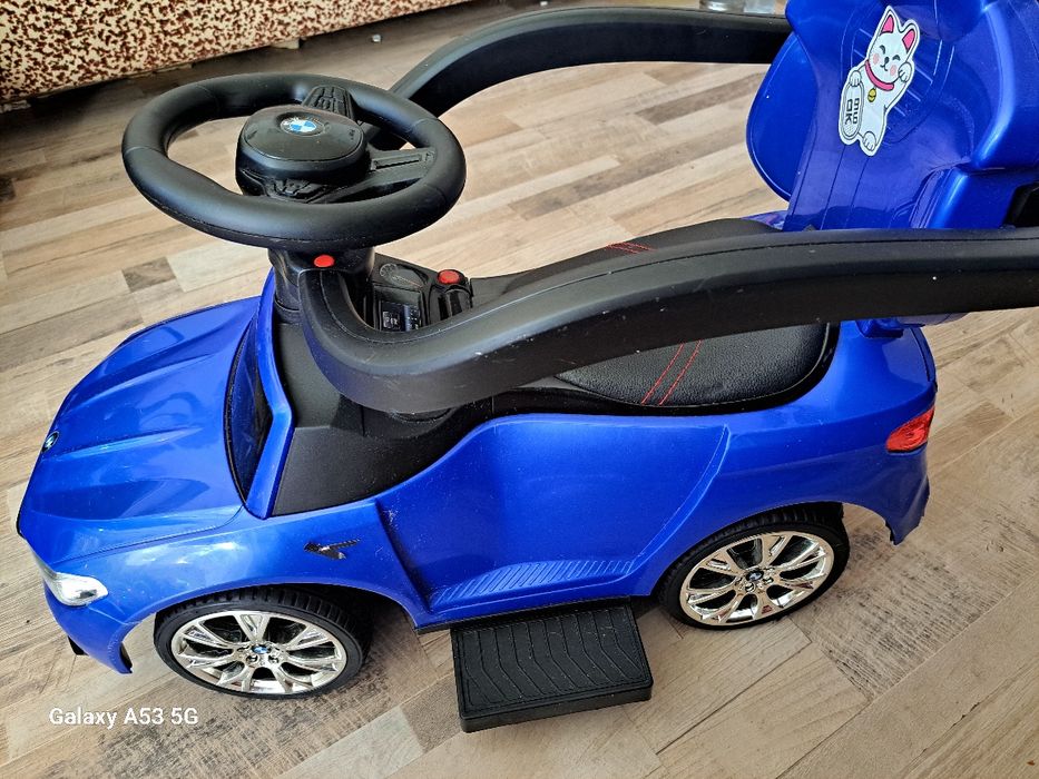 Детска кола за бутане с родителски контрол