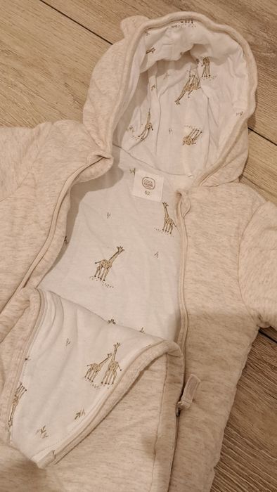 Vând Pompă de sân Philips Avent + combinezon