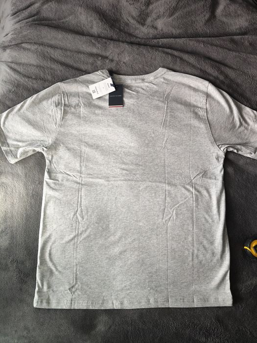 Tommy Hilfiger tricou bărbătesc gri cu logo pe umeri mărimea S nou