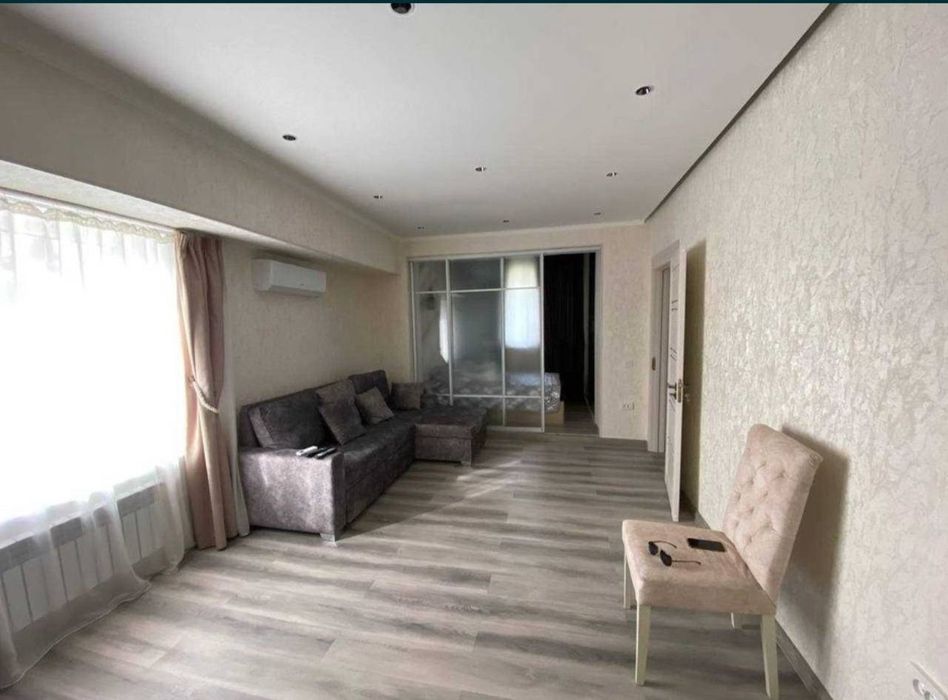 Продается 1 комнатная Ц6