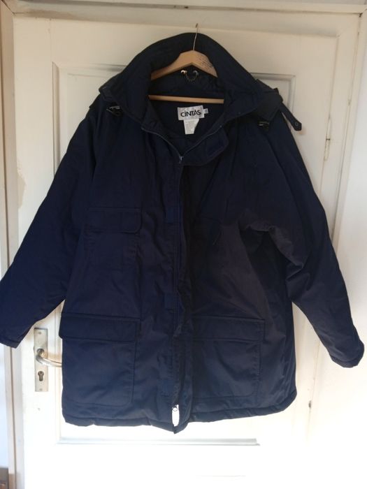 Ново тъмно синьо яке.