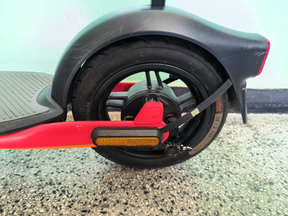 Електрическа тротинетка Ninebot KickScooter D28E - Powered by Segway