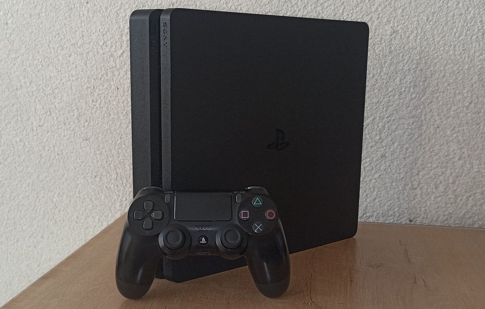 Playstation 4 slim