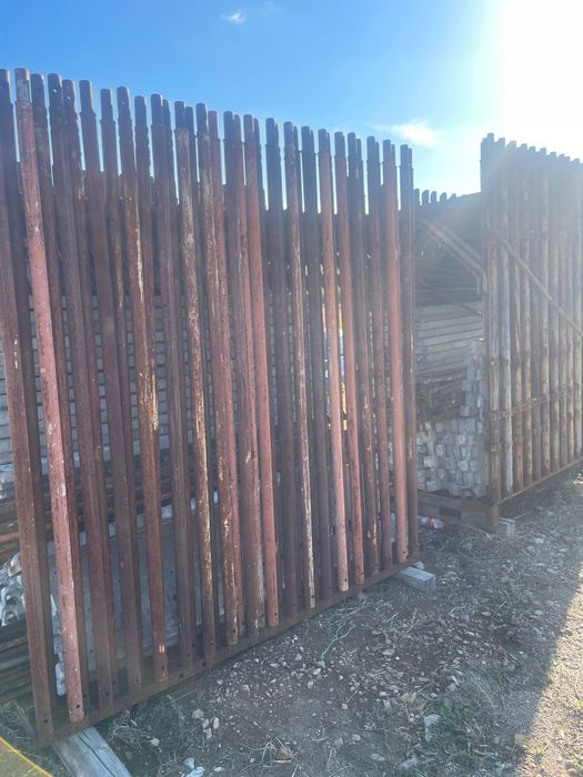 Скеле 300кв +стойки за него 2по 150кв