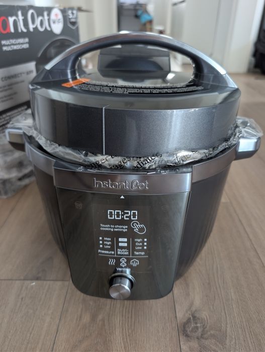 Multicooker cu gatire sub presiune Instant Pot Pro Wi-FI cu aplicatie Instant Connect™ 112-0300-01-EU, 5.7L, 10 functii de gatire