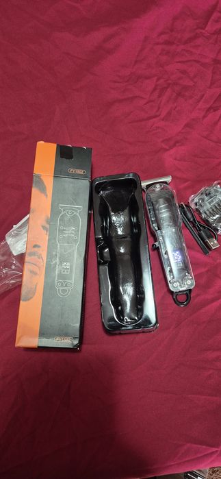 Mașina de tuns nouă sigilată