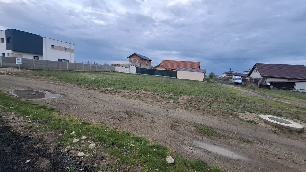 Vând  terenuri  intravilane  Giroc