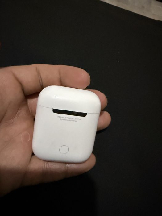 Продам оригинал кейс airpods 2