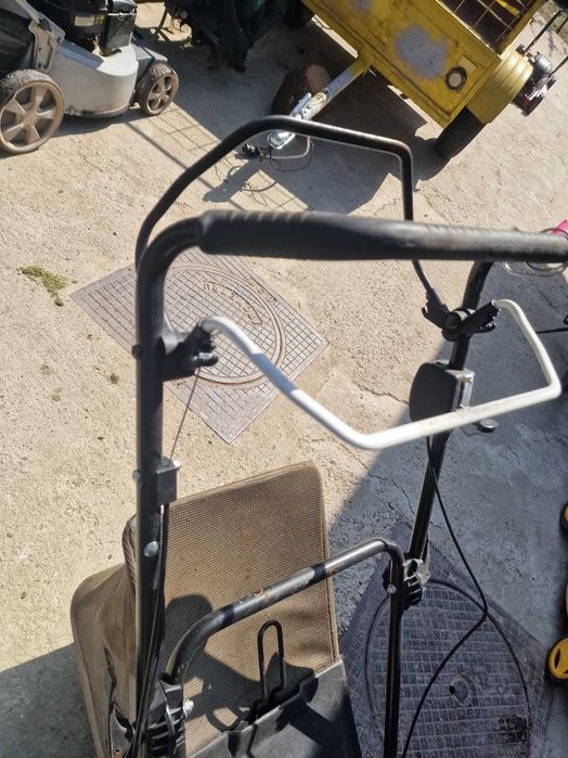 Masina de tuns gazonul pe benzina HONDA 4CP Cu tractiune si SAC