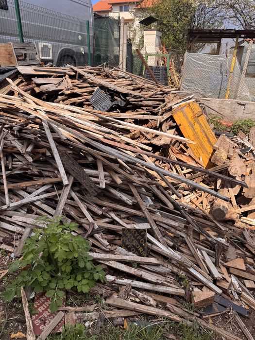 Дървен материал около 3-4 кубика