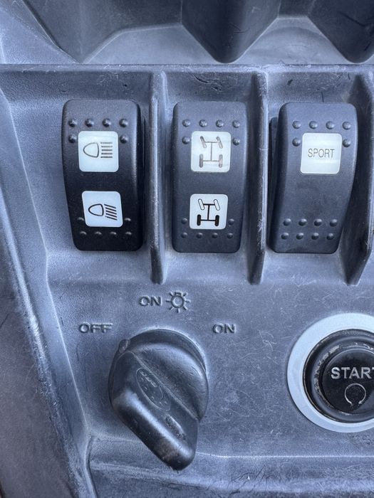 Buggy Can-Am Commander Rotax 1000 V 85 CP Automat