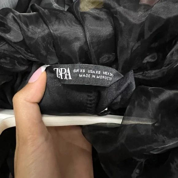 Малка Черна Рокля Zara