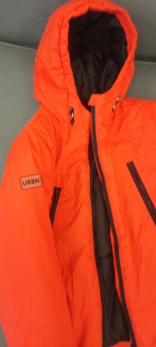 Продам куртку детскую