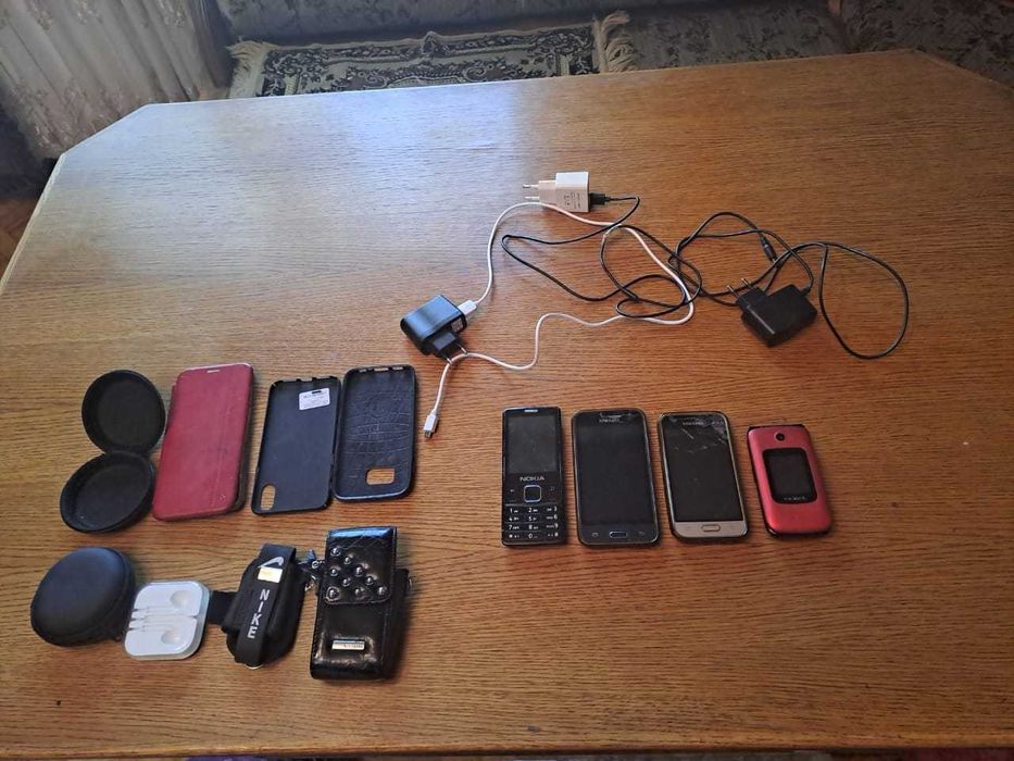 чехлы для кнопочных телефонов и другое