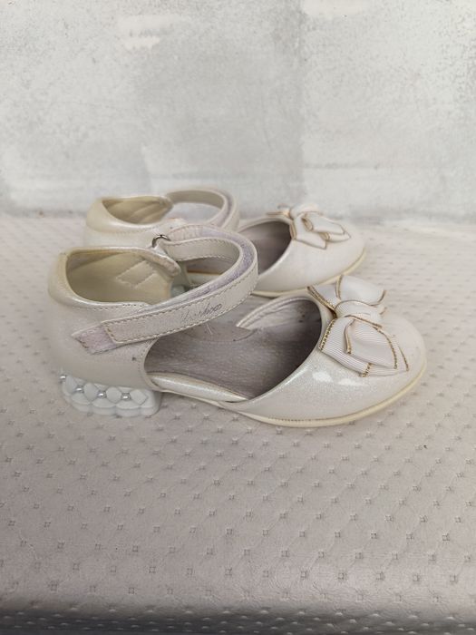Туфли на девочку размер 27