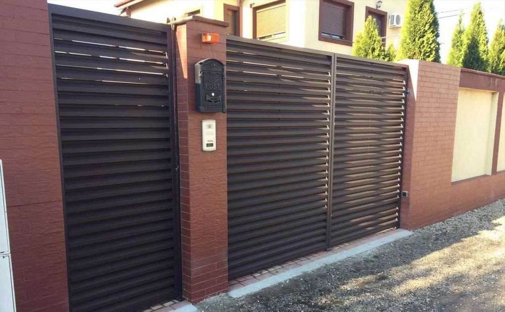 Garduri din panouri stil jaluzele, sipca metalica, tabla, plasa si BCA