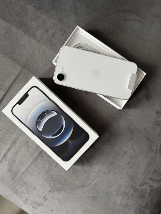 Iphone 16е чисто нов