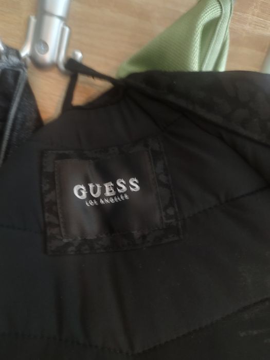 Geaca guess stare foarte buna