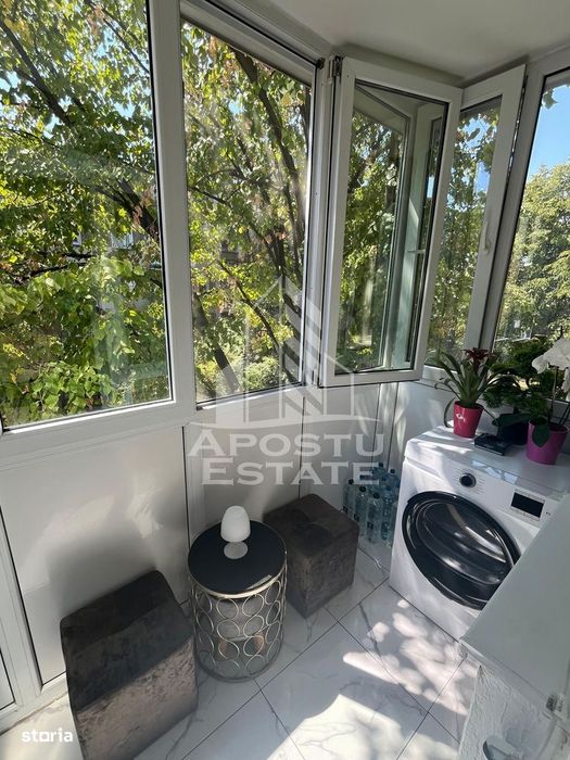 Apartament de vanzare cu 3 camere, etaj intermediar, zona Dacia
