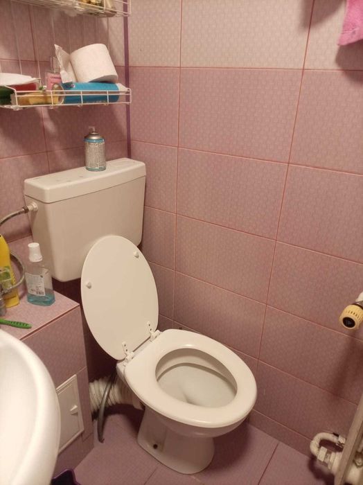 O cameră este disponibilă pentru închiriere