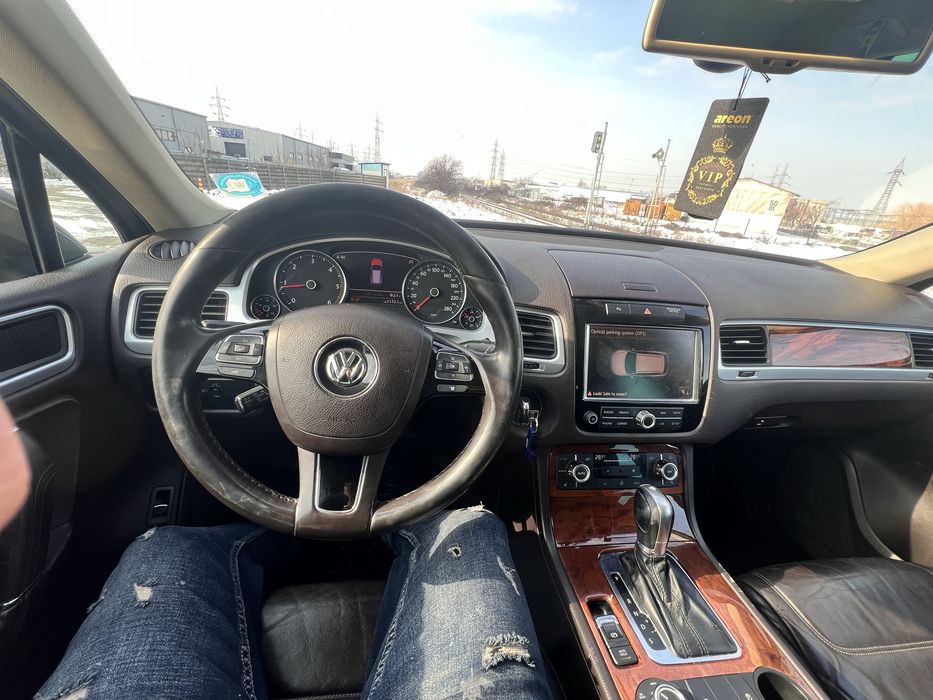 Vw Touareg 2011 239 cp AVARIAT RATE