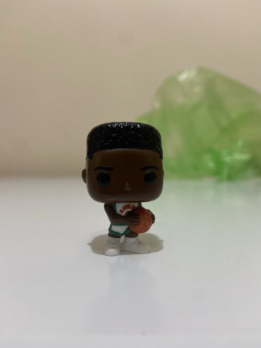 Фигурки из киндера джой очень странные дела