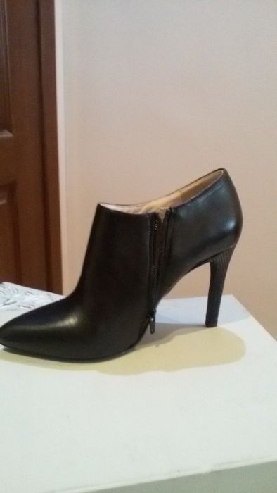 Продам полуботинки женские