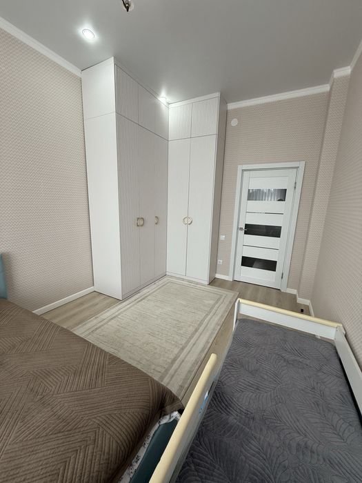 Продам 2 ком квартиру абая 244