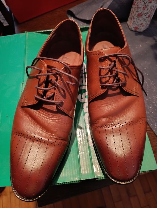 Vand pantofi barbati marimea 43 noi