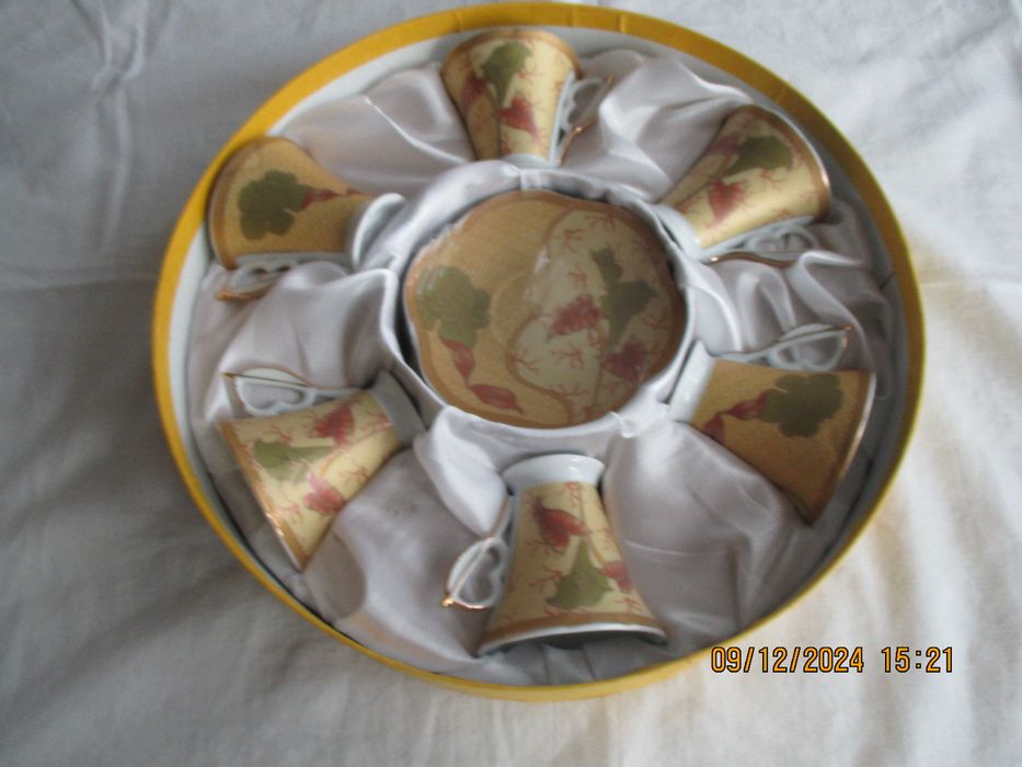 Продавам Луксозен Японски сервиз за кафе от 12 части