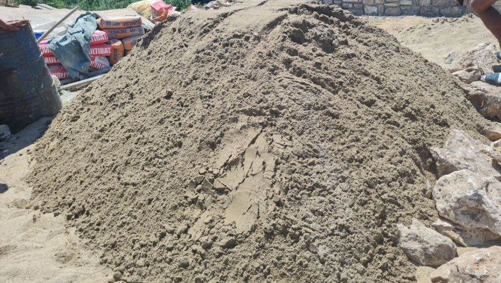 Balastru,nisip, piatra (amestec pentru beton)