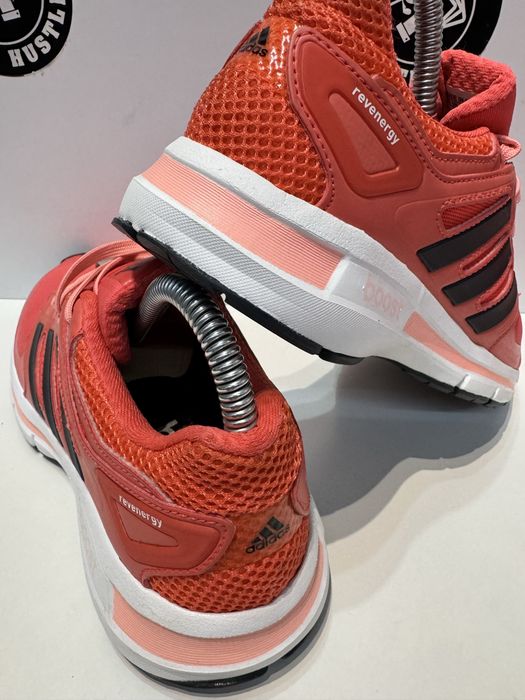 Маратонки ADIDAS REVENERGY BOOST .Номер 36.5