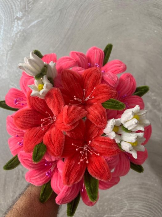 Букеты и цветы из пушистой проволоки