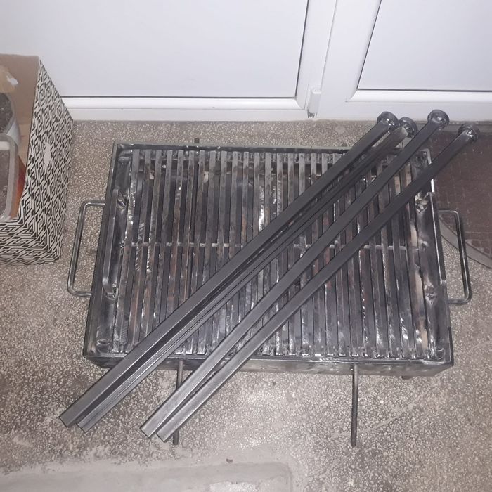 Grătare cu picioare detasabile