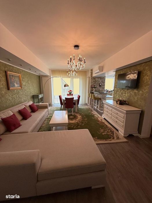 Apartament cu 4 camere decomandate, Centru