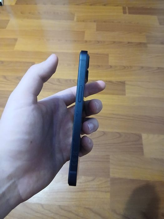 iPhone 13 Midnight 128 GB stare foarte bună.
