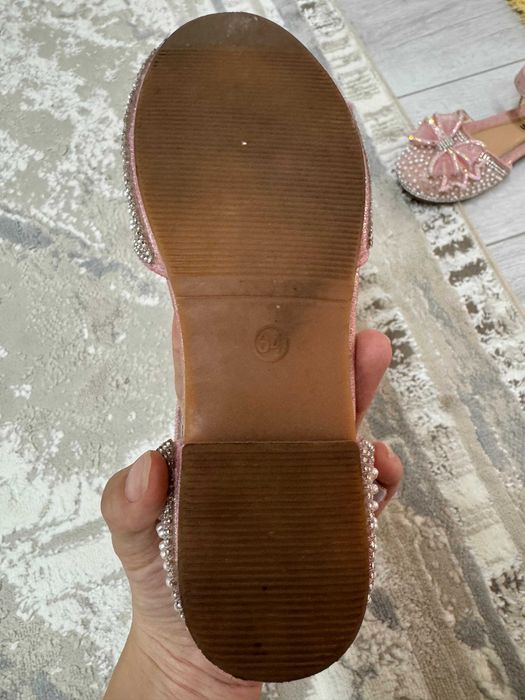 туфельки на девочку ,розовые с бусинками