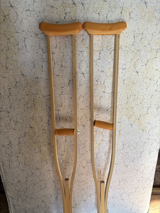 Продам костыли деревянние