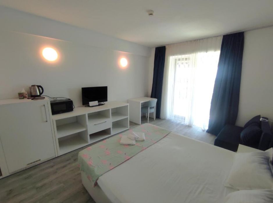 Camera cu vedere la mare, acces gratuit la piscina și aer condiționat