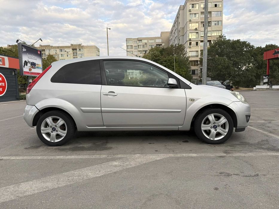 Ford Fiesta 1.25 бензин, 2008 г.