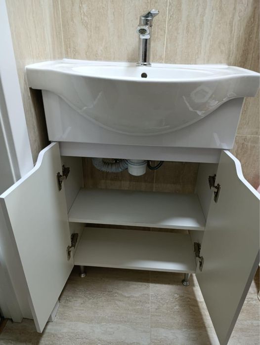 Раковина с тумбочкой