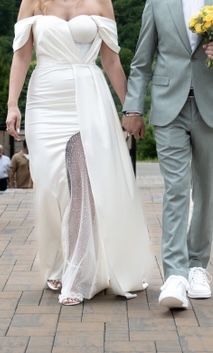 Vand rochie  ivuar  din satin si dantela cu paiete finute arginti