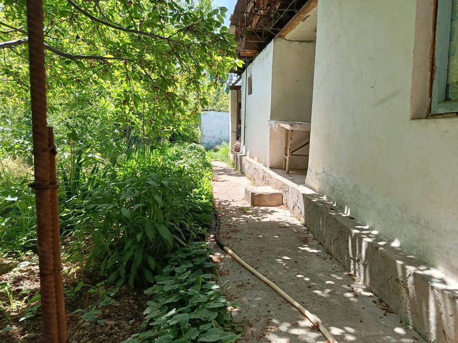 PARKENT tumani XISORAK qishlog'ida UY  SOTILADI.