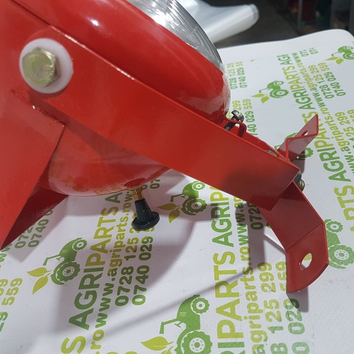 Proiector cu intrerupator pentru tractorare